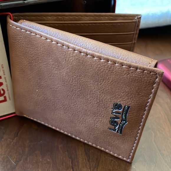 Men’s BNWT Levi’s RFID Multi cards ID wallet Tan in tin metal box - Picture 7 of 11